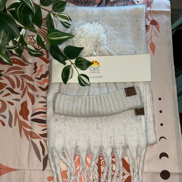 C&C CALIFORNIA CREAM KNIT HAT & SCARF SET - Picture 1 of 4